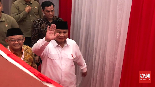 Singgung Kesejahteraan, Prabowo Menangis di Hadapan Ribuan Guru