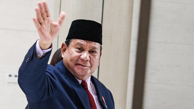 Prabowo Hadiri Puncak Hari Guru Nasional di Velodrome Jakarta