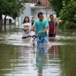 Tanggul Kali Jebol, Banjir Rendam Rumah Warga di Meteseh Semarang