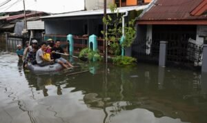 Warga Korban Banjir di Makassar Mengeluh Belum Dapat Bantuan