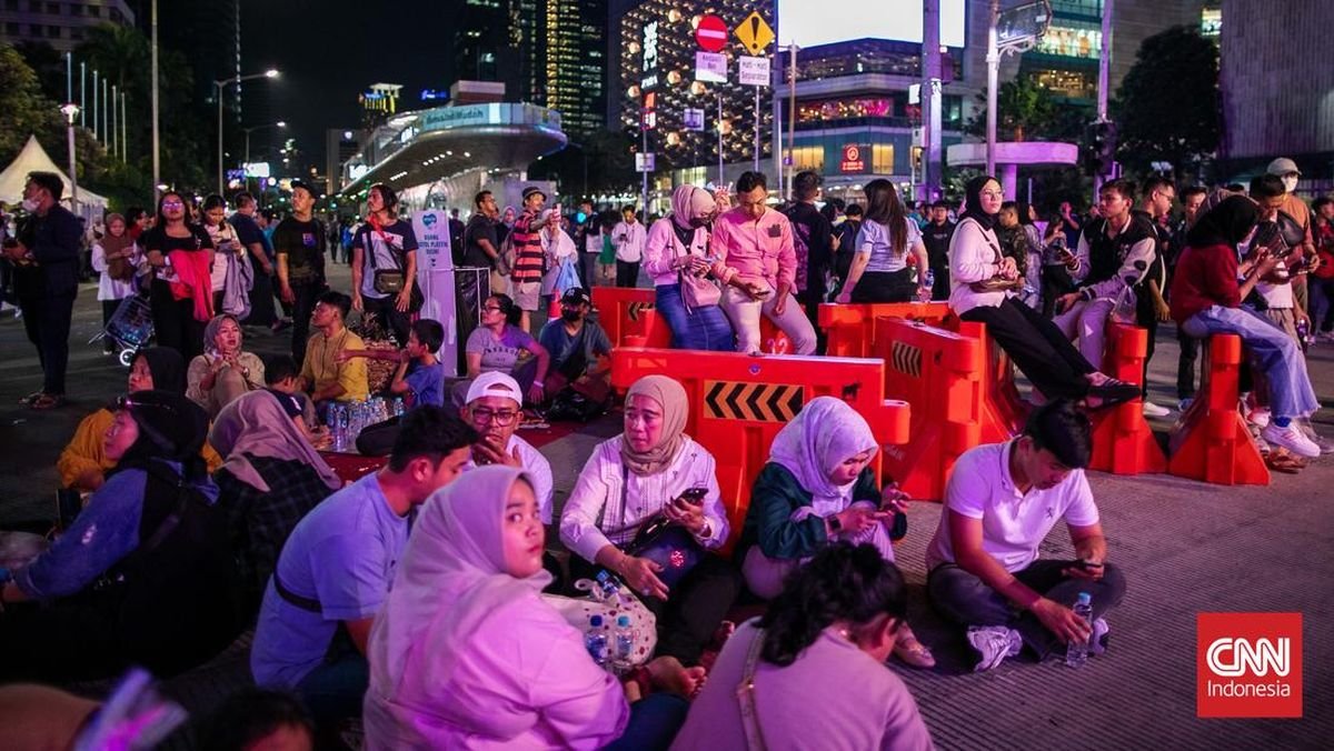 Warga Mulai Padati Monas Jelang Pergantian Tahun