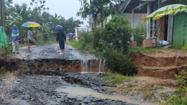 31 Titik Jalan di Kabupaten Cianjur Terdampak Banjir dan Longsor