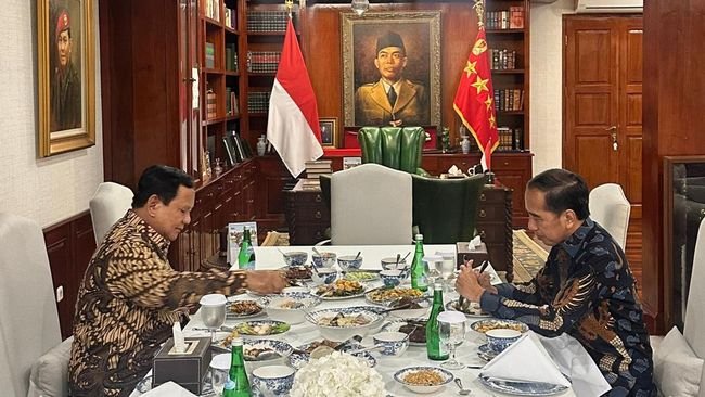 Jokowi Bagikan Momen Santap Malem Bareng Prabowo di Kertanegara