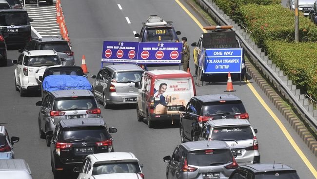 Tol Dalam Kota Macet Imbas Kecelakaan Sejumlah Kendaraan