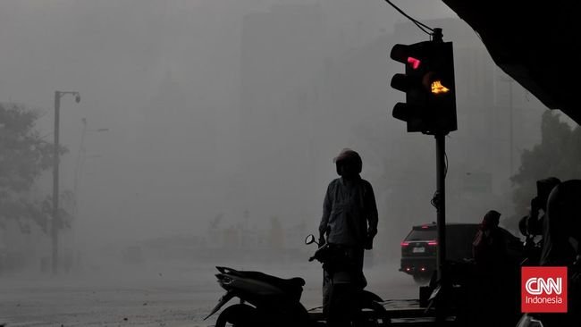 FOTO: Cuaca Ekstrem Terjang Jakarta