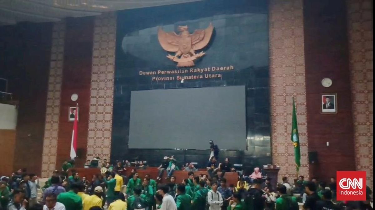 Puluhan Mahasiswa Duduki Gedung DPRD Sumut, Tolak Kenaikan PPN 12%