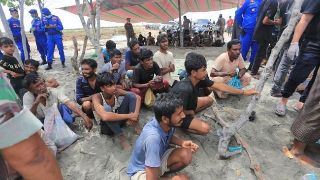 Kapal Tenggelam, 116 Pengungsi Rohingya Diselamatkan Nelayan Aceh