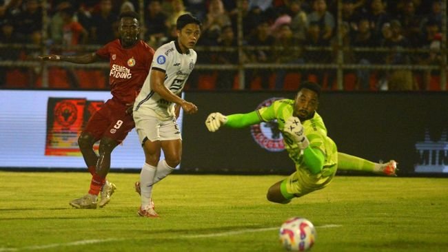 Duel Sengit, Persija Menang di Markas Semen Padang