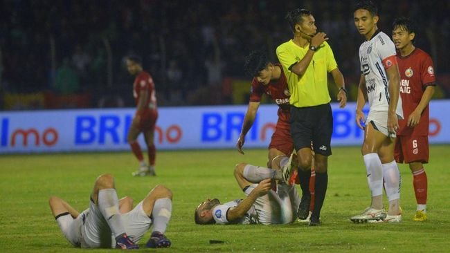 Persija Melesat ke Posisi Kedua