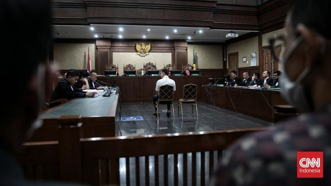 Eks Dirut PT Timah Mochtar Riza Pahlevi Dituntut 12 Tahun Penjara