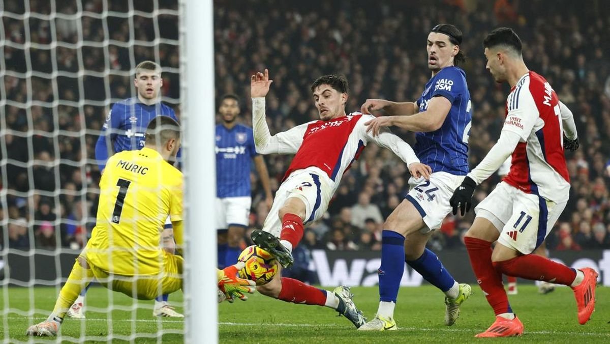 Laga Ketat, Arsenal Sikat Ipswich Town