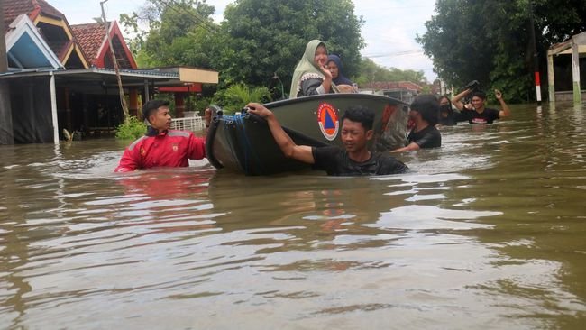 Banjir di Jombang Belum Surut, Ratusan Warga Masih Mengungsi