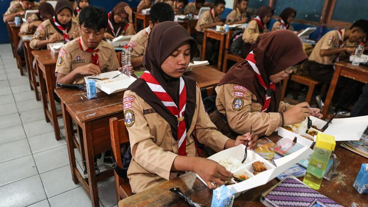 Peluncuran Makan Bergizi Gratis di Makassar Tersebar di 10 Sekolah