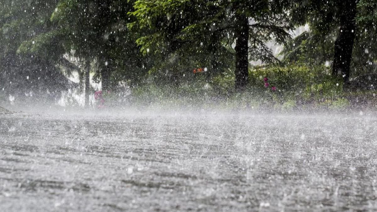 Inggris Dilanda Banjir dan Badai Salju