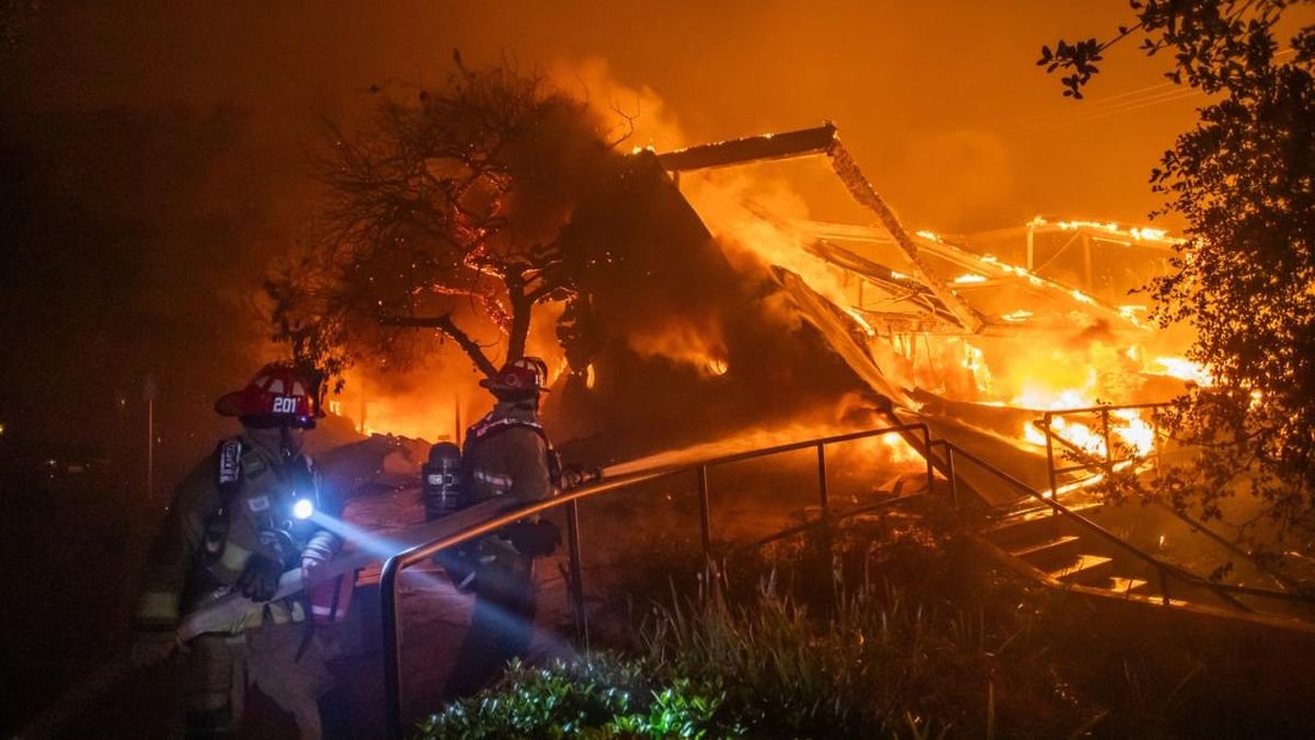 Kebakaran Hutan Los Angeles Masih Berbahaya, Angin Potensi Kencang