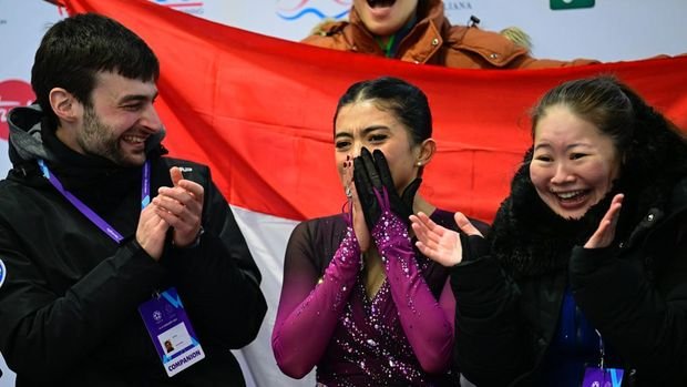 Nurul Ayinie Sulaeman (Ayi), 32 tahun, atlet figure skating dan diaspora Indonesia yang melatih di Kuwait menunjukkan kepiawaiannya dalam kompetisi Winter World Masters Games di Lombardia Italia (12–21 Januari 2024). Ayi menyabet dua medali emas dari kategori Adult Free Skate Silver Women I serta Artistic Gold Women I setelah menyisihkan 14 perwakilan dari berbagai negara.