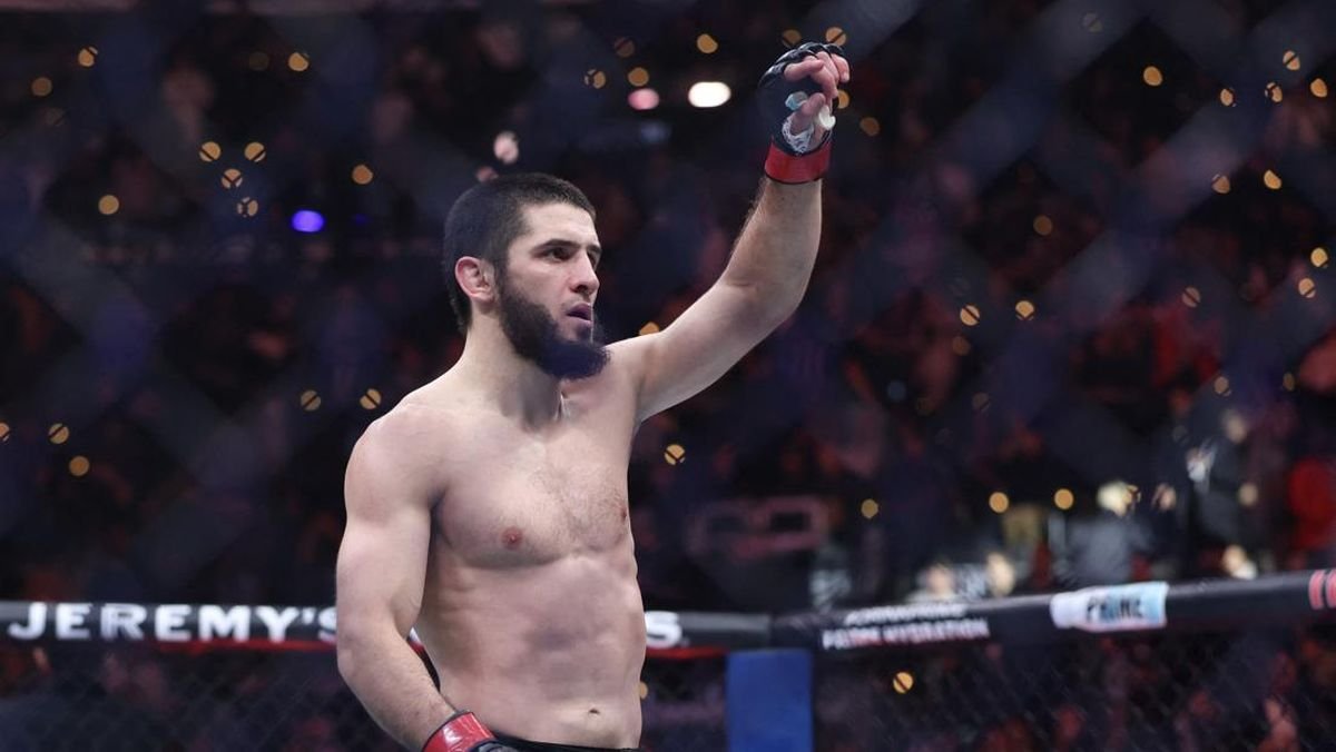 Makhachev Disuruh Khabib Latihan Usai Pertahankan Gelar UFC