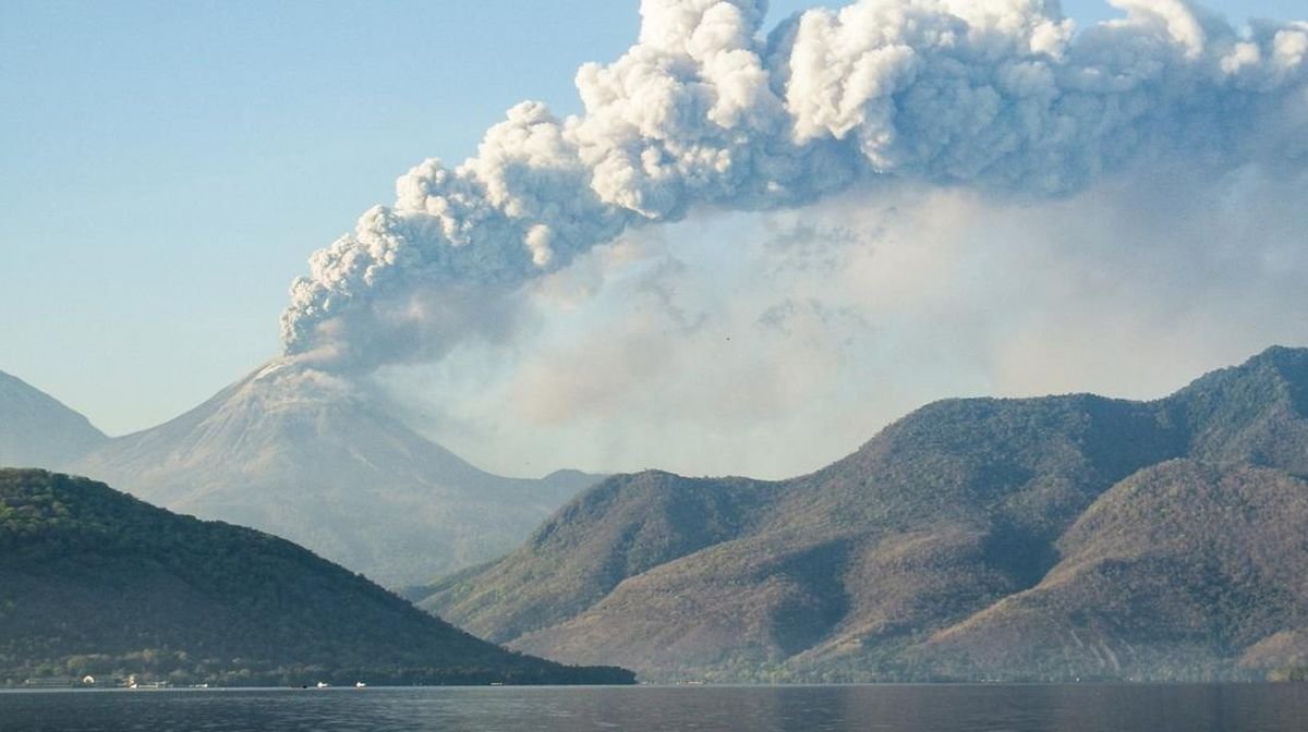 Gunung Lewotobi Laki-laki Dua Kali Meletus, Abu Vulkanik Hingga 1,6 KM