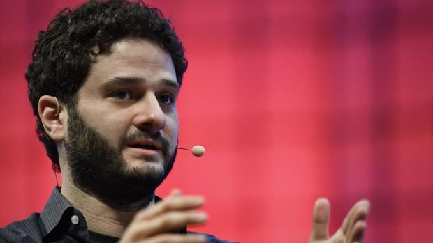 Asana co-founder and chief executive officer Dustin Moskovitz gives an interview during the 2017 Web Summit in Lisbon on November 8, 2017. Europe's largest tech event Web Summit is being held at Parque das Nacoes in Lisbon from November 6 to November 9. (Photo by PATRICIA DE MELO MOREIRA / AFP)