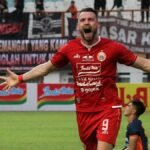 Persija Garang, Sikat Persita di JIS