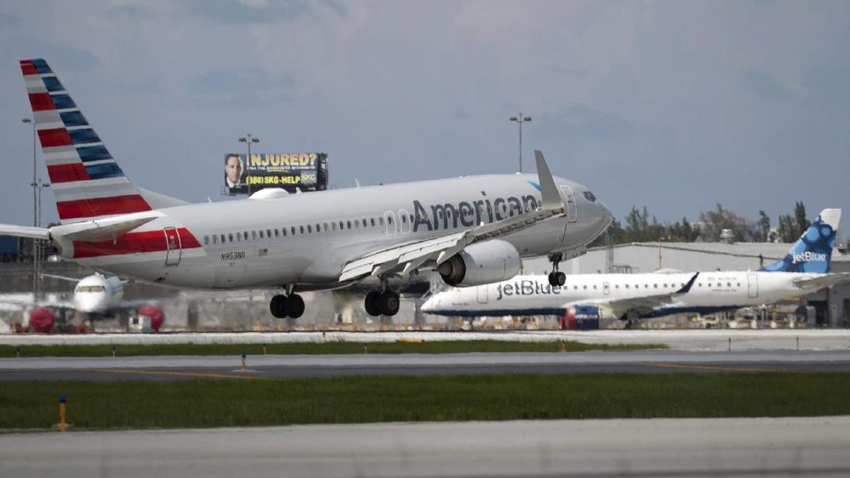 American Airlines-Heli Black Hawk AS Tabrakan, Angkut Total 67 Orang