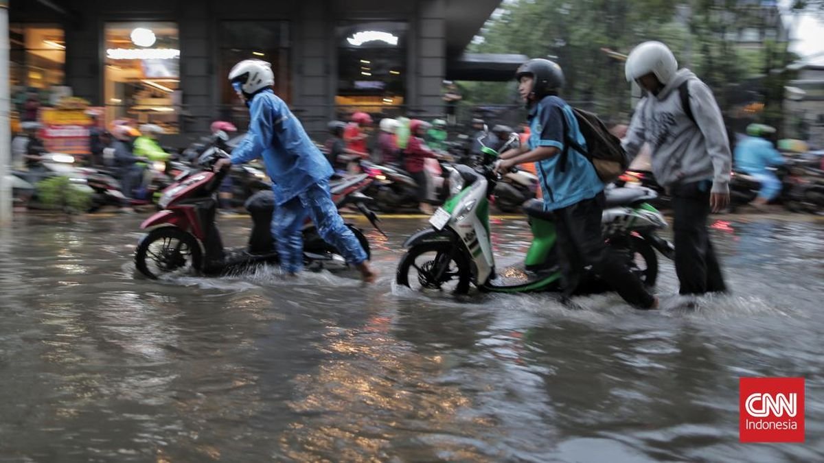 Hujan Deras Guyur Jakarta, 54 RT dan 23 Ruas Jalan Terendam Banjir