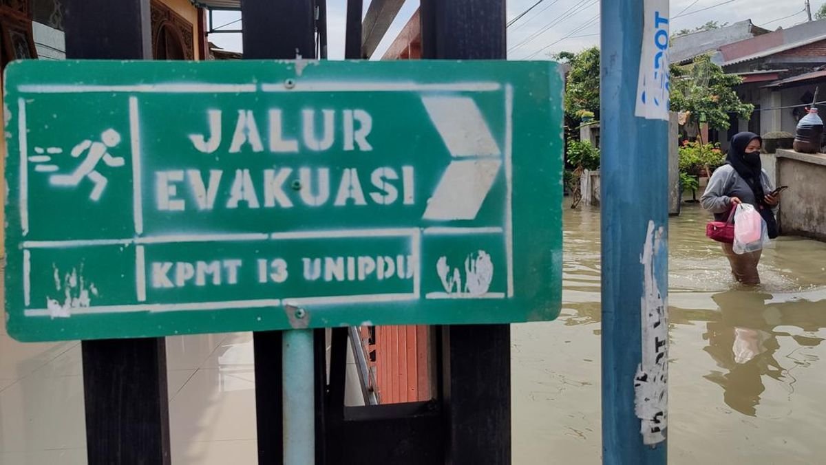 Banjir dan Longsor Landa Bondowoso Usai Diguyur Hujan Deras