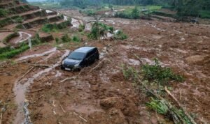 Dampak Longsor Pekalongan, 20 Tewas hingga Jembatan Rusak