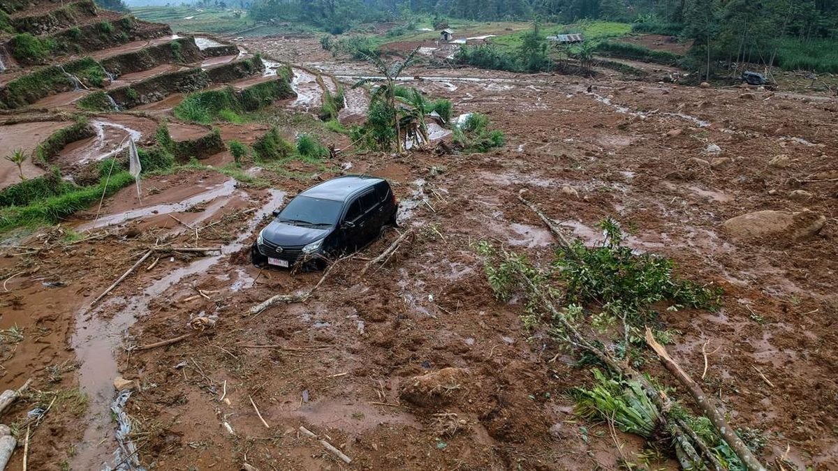 Dampak Longsor Pekalongan, 20 Tewas hingga Jembatan Rusak