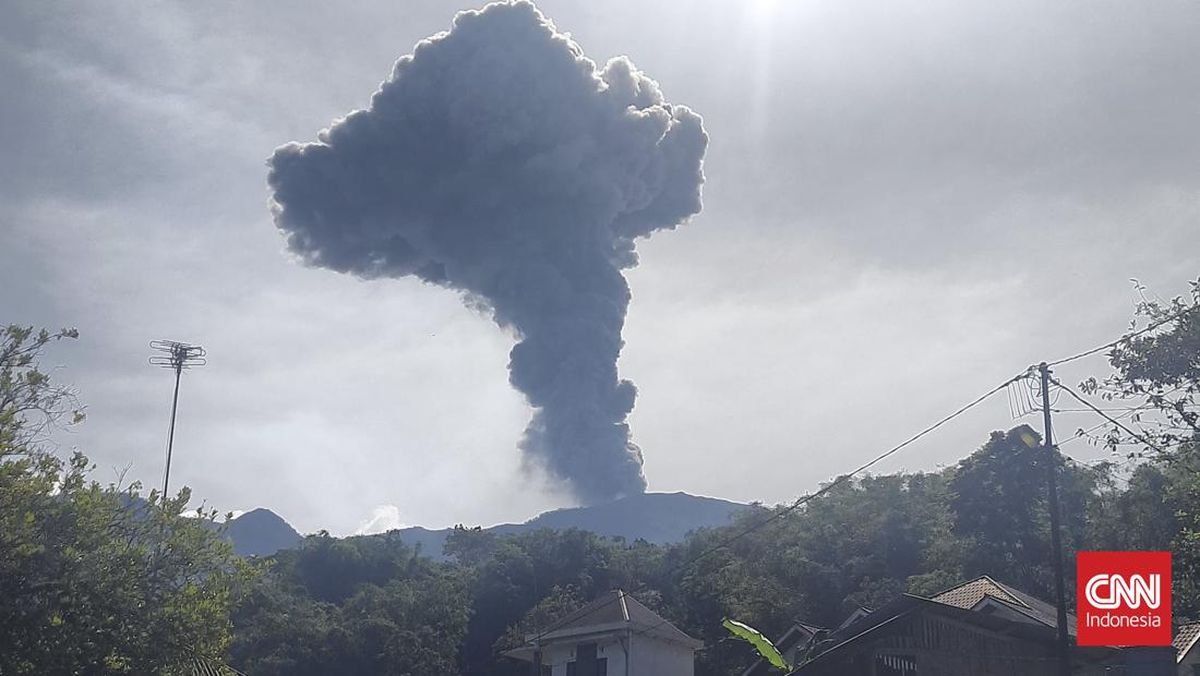 Gunung Marapi Erupsi Lagi, Semburkan Abu Vulkanik Satu Kilometer