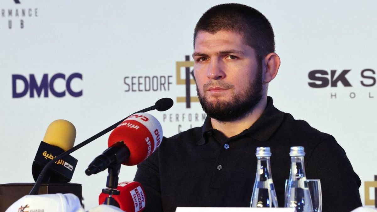 Kata-kata Pelatih setelah Khabib Diusir dari Pesawat