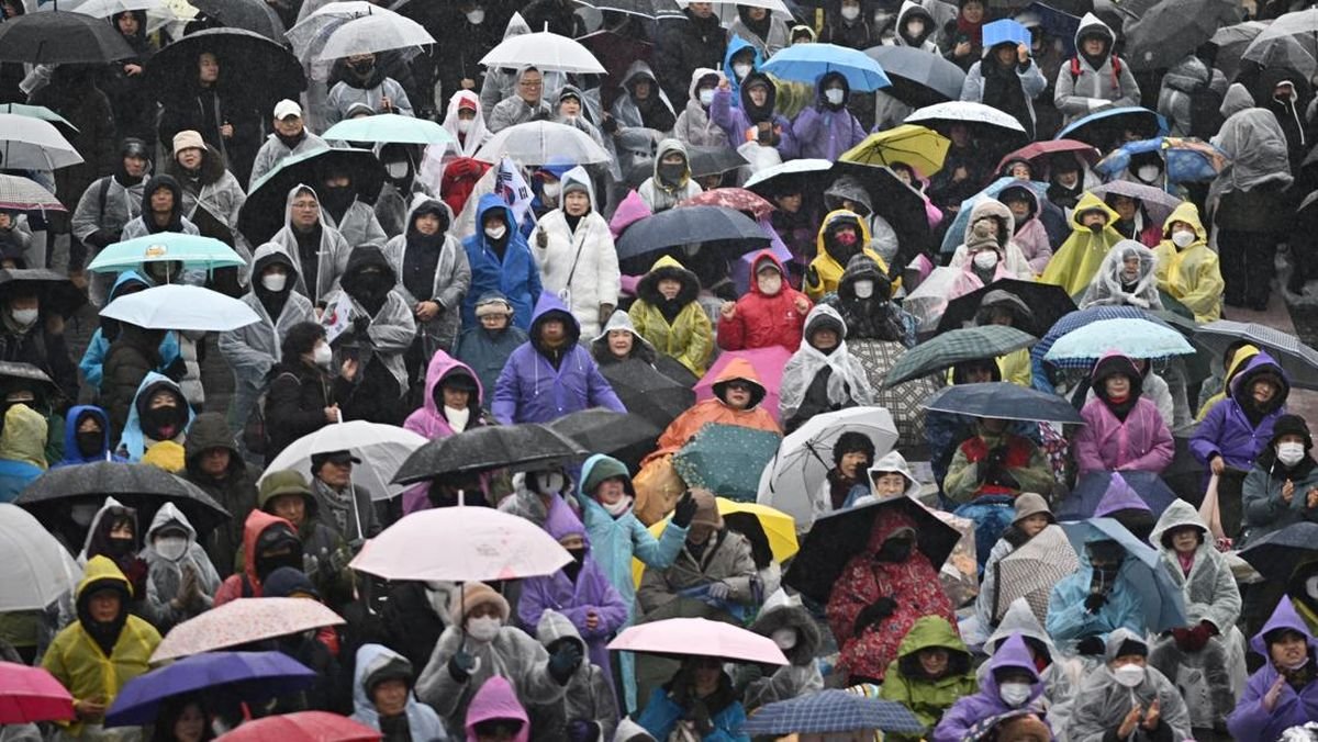 Lautan Manusia Dukung Presiden Korsel Demo di Seoul