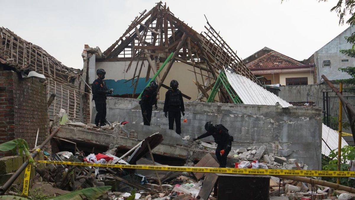 Tim Gegana Selidiki Ledakan Rumah Polisi di Mojokerto