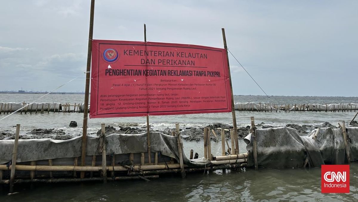 KKP Segel Pagar Laut di Bekasi