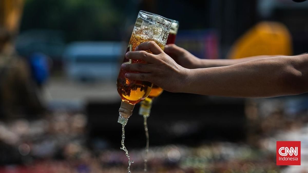 Razia Miras di Bogor, Ribuan Botol Disita dari Warung Kelontong