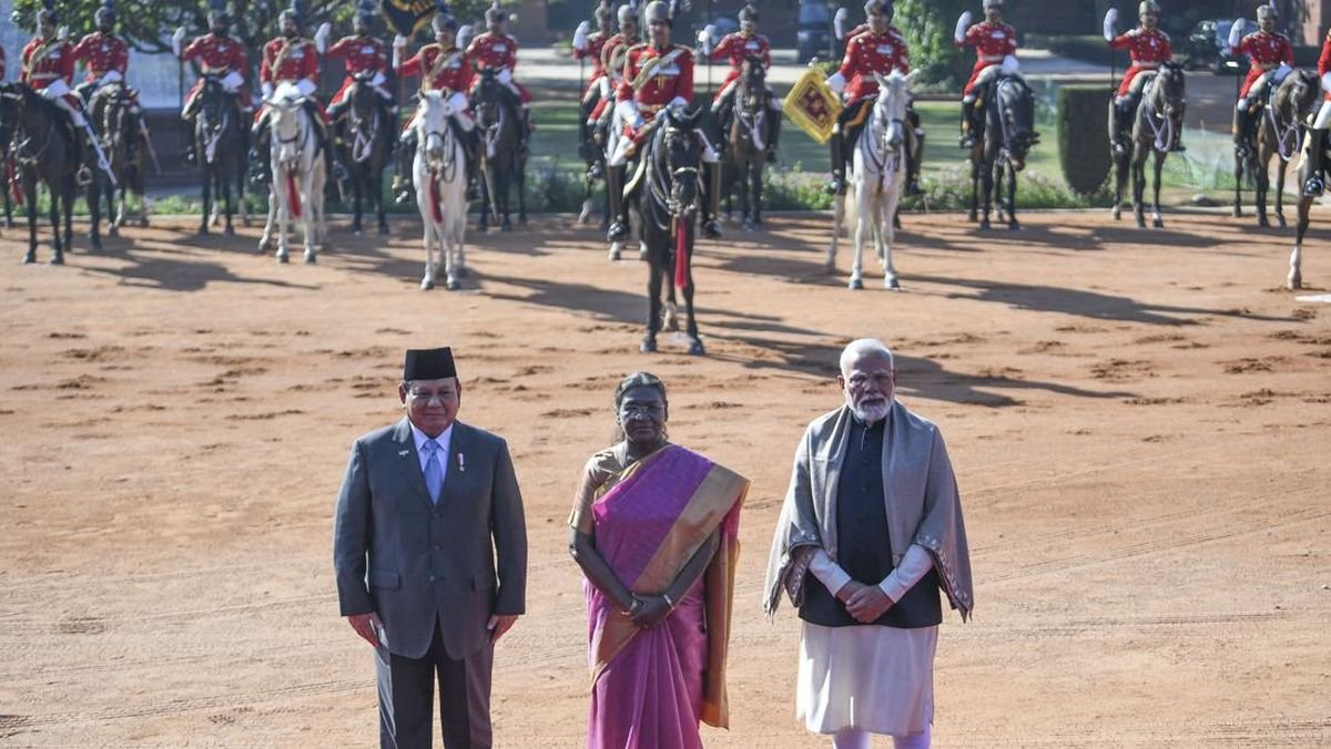 Mayor Teddy-Menlu Nyanyi Kuch Kuch Hota Hai di Depan Presiden India