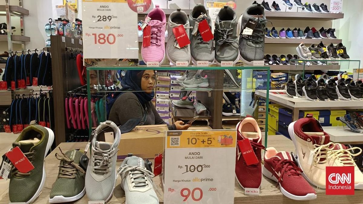 Transmart Full Day Sale, Aneka Sepatu dan Sandal Diskon hingga 70%