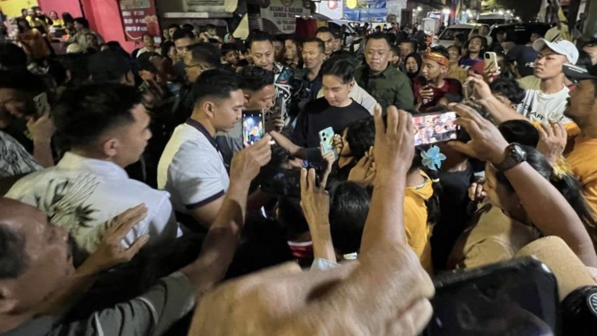 Gibran Masuk Gang-gang Kampung Malang Tengah Surabaya Serap Aspirasi