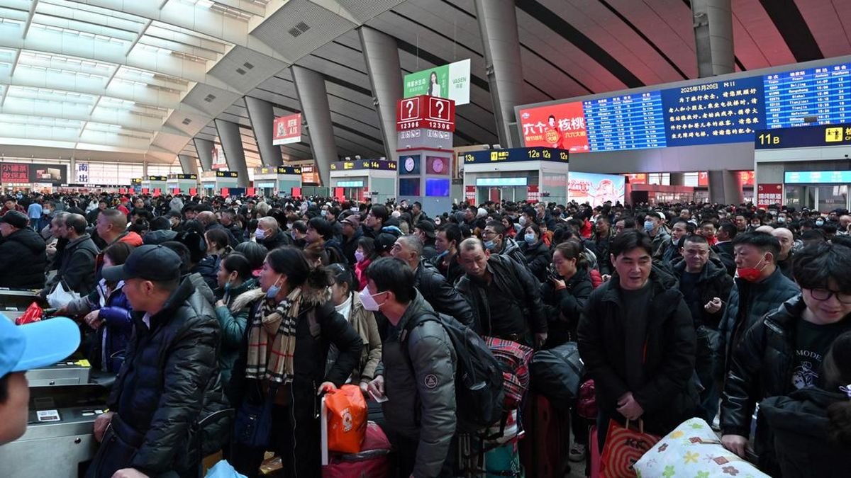 China Cetak Rekor 9 Miliar Perjalanan Mudik Chunyun Selama Imlek 2025