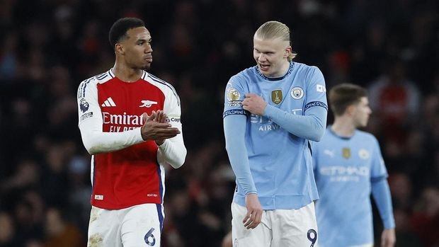 Soccer Football - Premier League - Arsenal v Manchester City - Emirates Stadium, London, Britain - February 2, 2025 Arsenal's Gabriel and Manchester City's Erling Haaland after the match Action Images via Reuters/Peter Cziborra EDITORIAL USE ONLY. NO USE WITH UNAUTHORIZED AUDIO, VIDEO, DATA, FIXTURE LISTS, CLUB/LEAGUE LOGOS OR 'LIVE' SERVICES. ONLINE IN-MATCH USE LIMITED TO 120 IMAGES, NO VIDEO EMULATION. NO USE IN BETTING, GAMES OR SINGLE CLUB/LEAGUE/PLAYER PUBLICATIONS. PLEASE CONTACT YOUR ACCOUNT REPRESENTATIVE FOR FURTHER DETAILS..