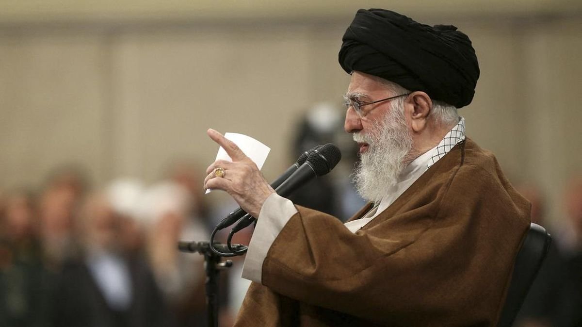 Khamenei Mendadak Bertemu Pemimpin Hamas, Ada Apa?