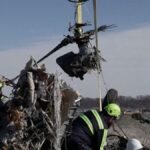 Puing Helikopter Black Hawk Diangkat dari Sungai Potomac