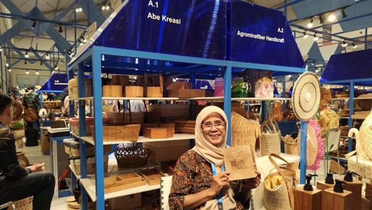 Peserta BRI UMKM EXPO(RT) Olah Limbah Jati Jadi Produk Multifungsi