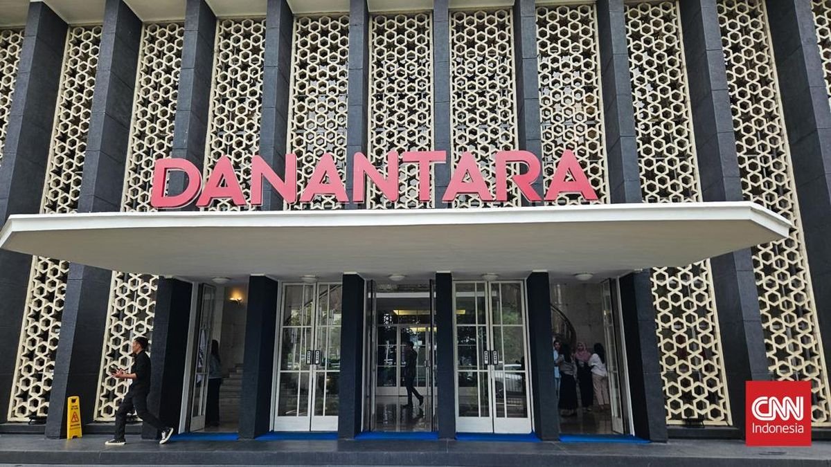 Syarat Jadi Direksi Danantara Tak Boleh Jadi Anggota Parpol