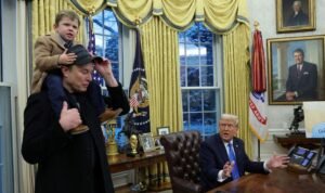 Geger Video AI Trump Cium Kaki Elon Musk Beredar di Kementerian AS