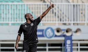 Boaz Bawa Persipura Selamat, Persibo Degradasi