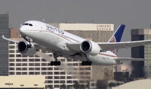 Lagi-lagi Insiden di AS, Sayap United Airlines Terbakar saat Take Off