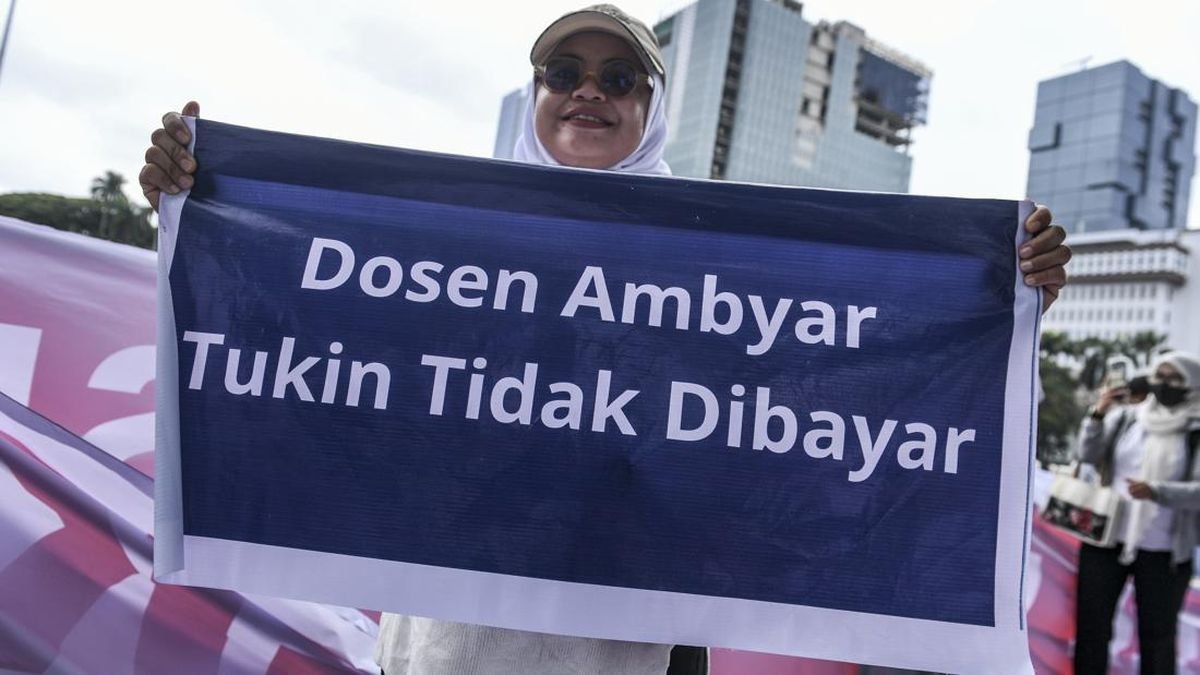 Momen Dosen ASN Demo Dekat Istana Minta Tukin Sejak 2020 Dibayar