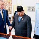 Prabowo Beri Hadiah Senapan Serbu dan Keris Bali ke Erdogan