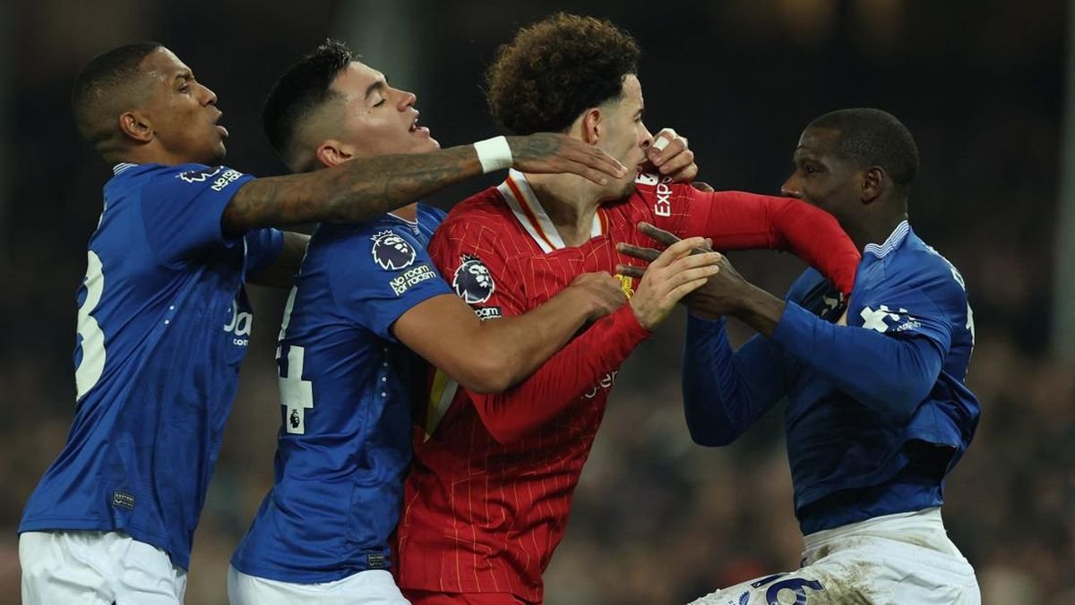 Everton vs Liverpool Ribut di Akhir Laga, 3 Kartu Merah Keluar